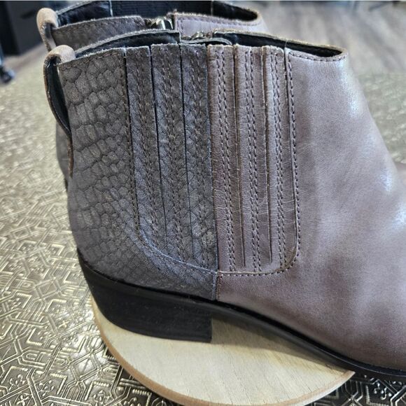 🐢 Salvia Glynda Gray/Taupe Snake Size 40 Euro 9-9.5 US. Like New! - Picture 3 of 16